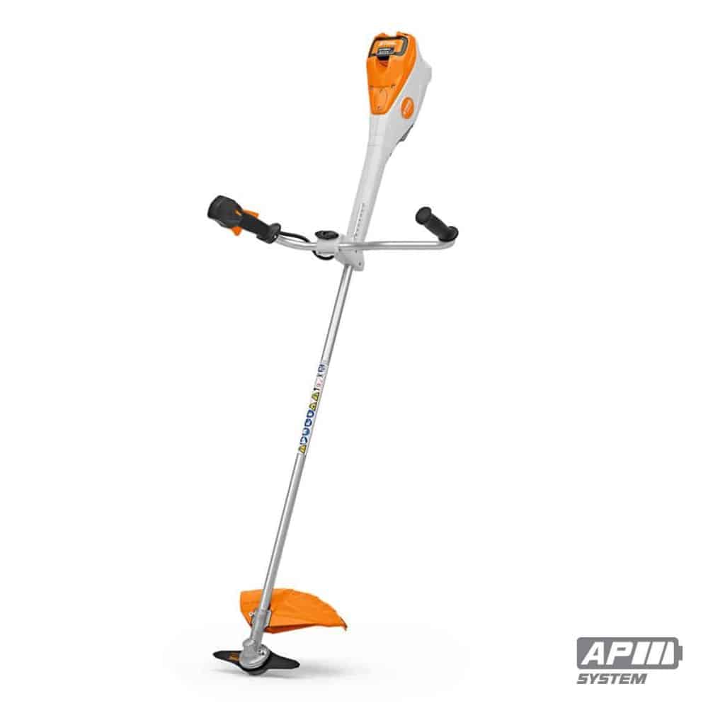 débroussailleuse à batterie AP, pour un travail moins bruyant, possède un grand guidon