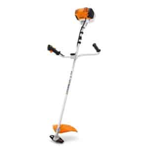 débroussailleuse thermique avec guidon et couteau de coupe