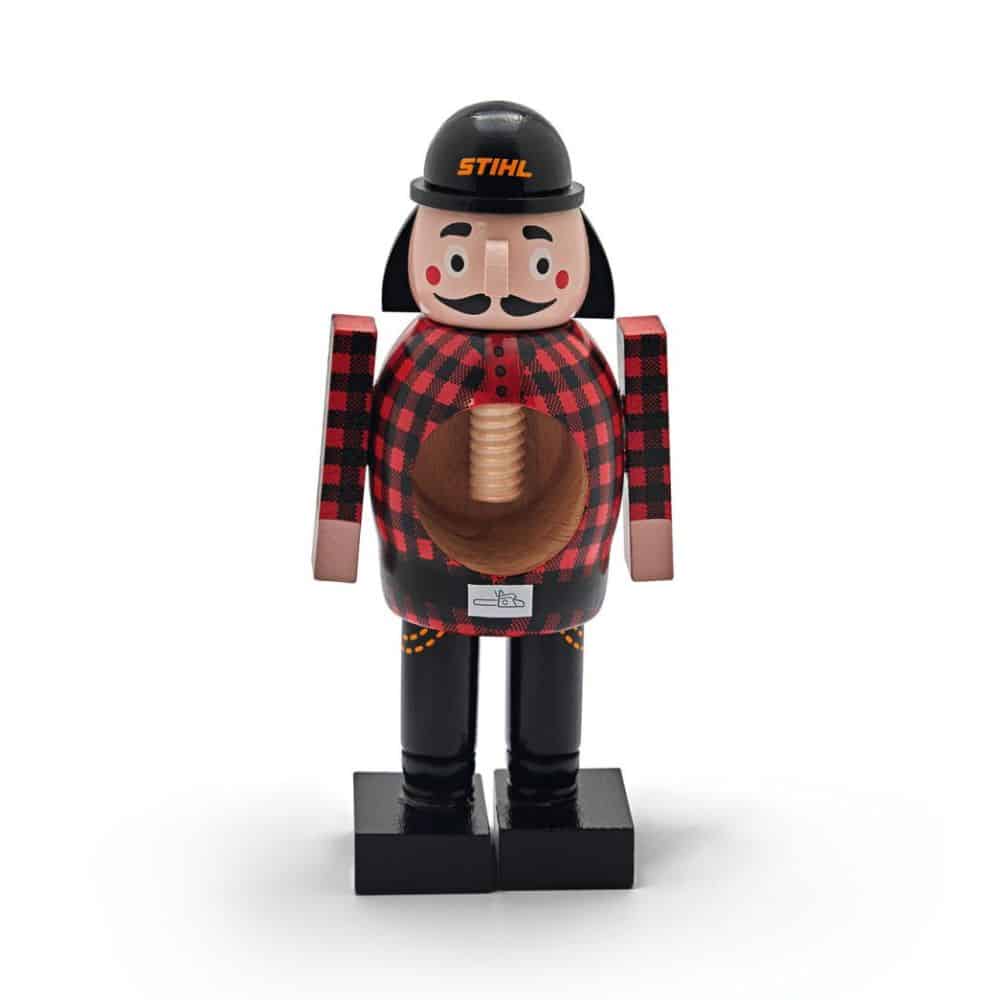 Ce casse-noix STIHL, conçu sous la forme d’un petit bûcheron d’environ 20 cm, est aussi pratique qu’original