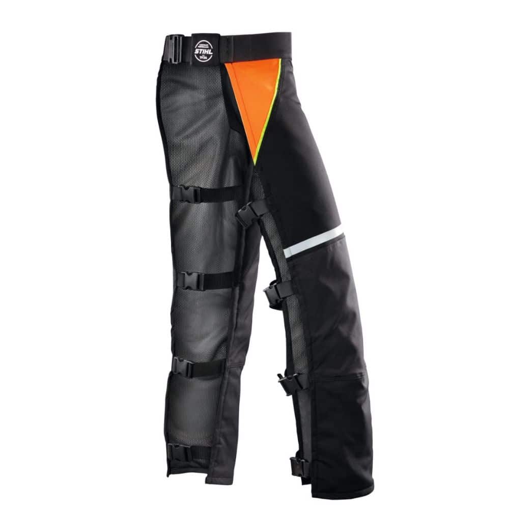 Les jambières chaps STIHL FUNCTION Core® 270° offrent une bonne protection pour tous les travaux à la tronçonneuse et peuvent facilement être enfilées par-dessus un pantalon de travail ou retirées sans avoir à retirer ses chaussures.