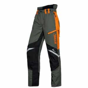 Le pantalon FUNCTION Ergo STIHL est polyvalent et a une protection de coupe certifiée (EN 381). Pantalon anti-coupure classe 1 (20m/sec) avec 8 couches de protection.